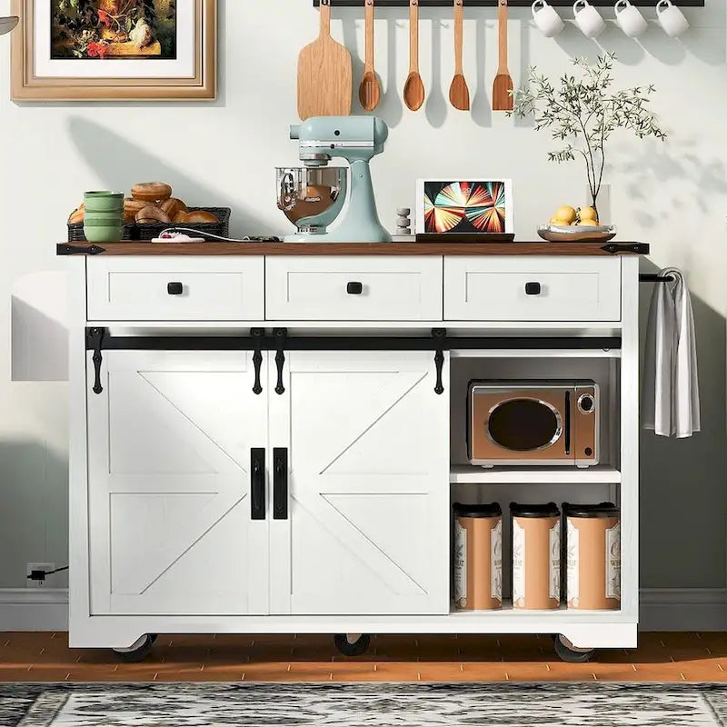 Meuble d'îlot de cuisine de style campagnard avec roulettes et prise de courant