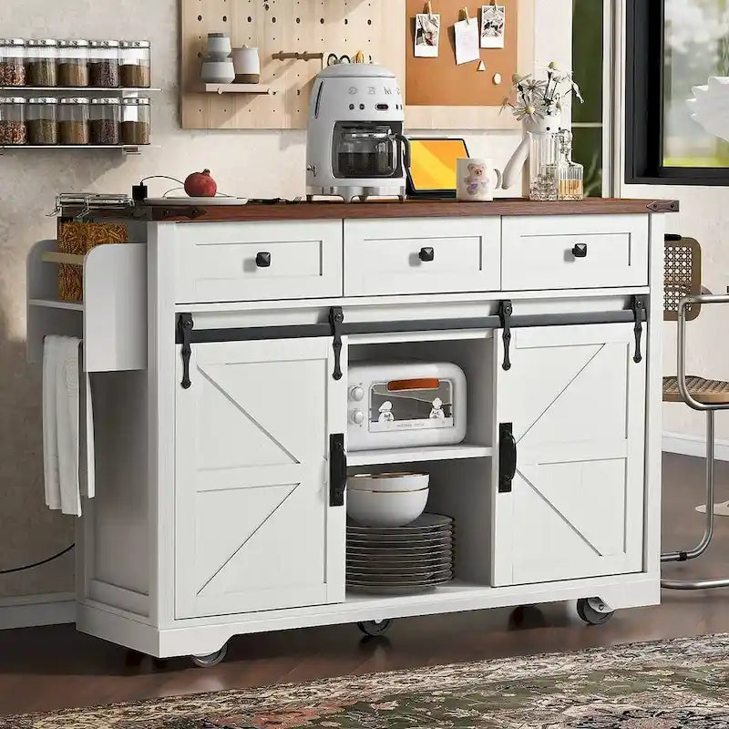 Meuble d'îlot de cuisine de style campagnard avec roulettes et prise de courant