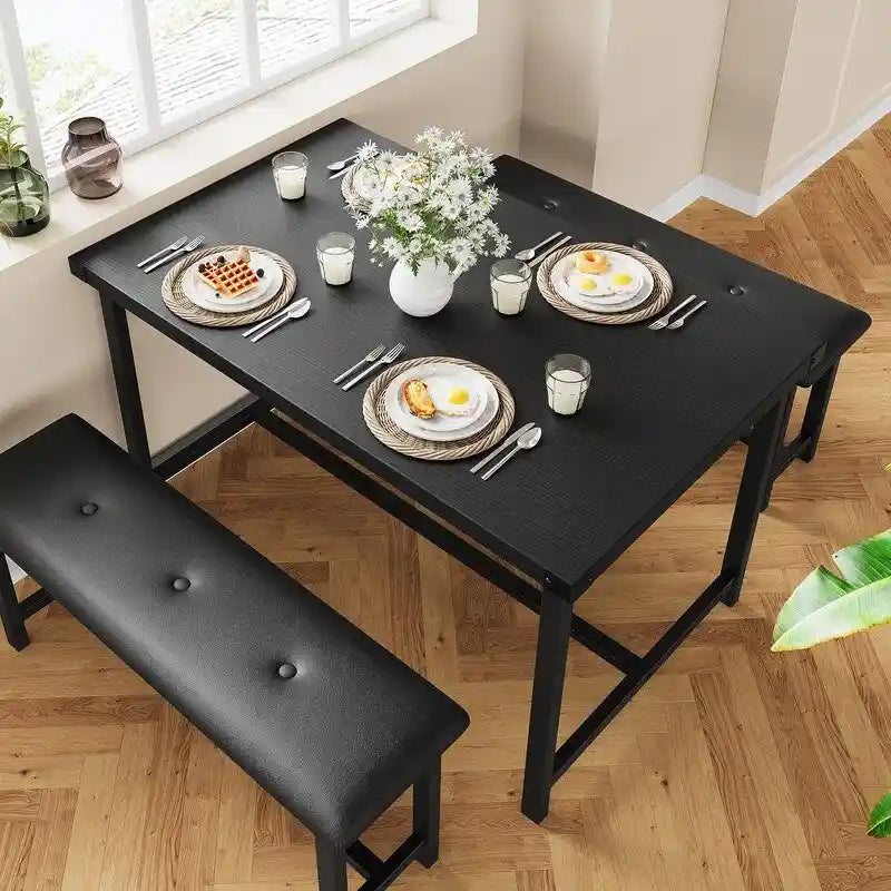 Table et chaises de salle à manger de style industriel